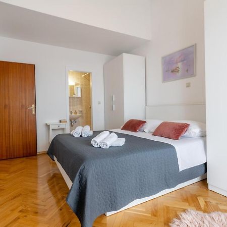 Apartment Iva With Sea View Макарска Екстериор снимка