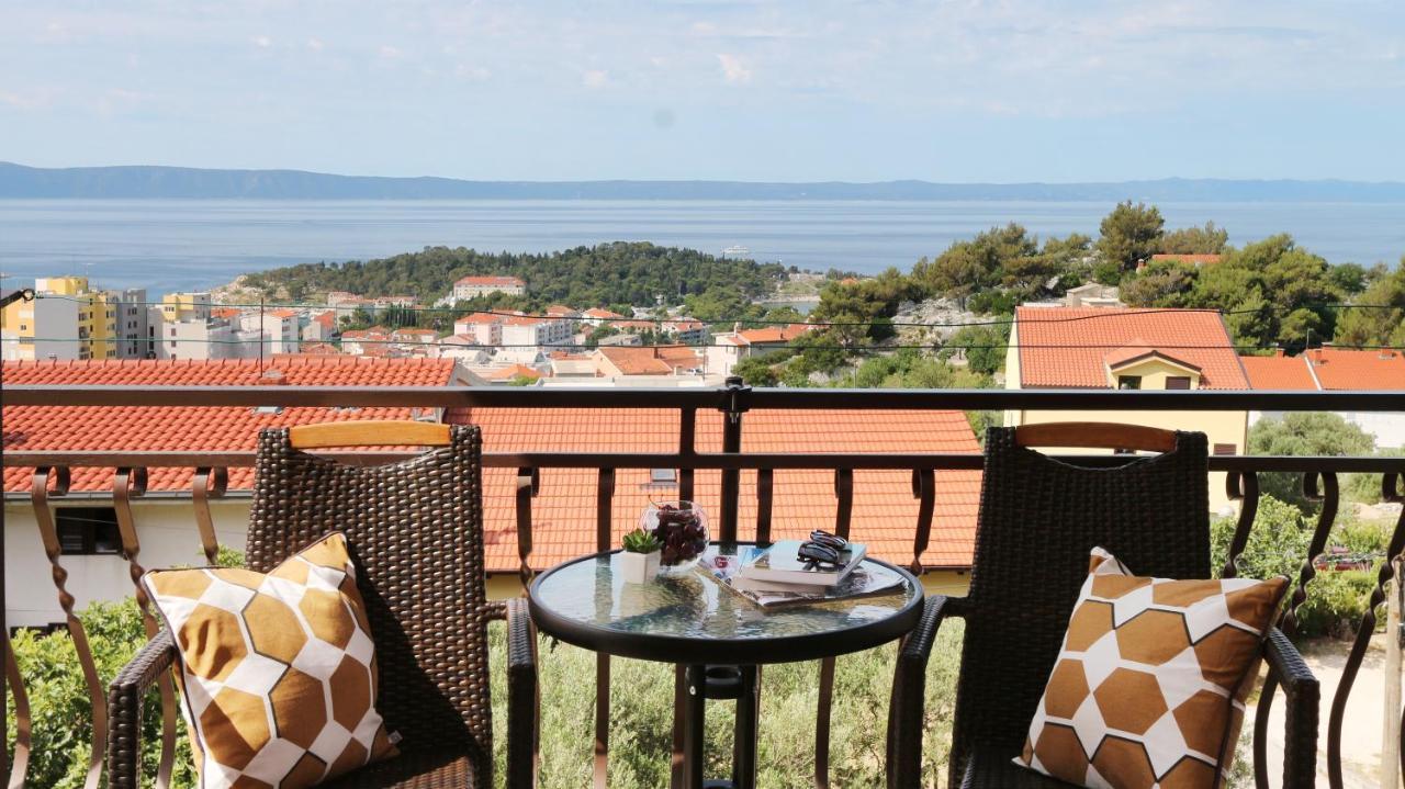 Apartment Iva With Sea View Макарска Екстериор снимка