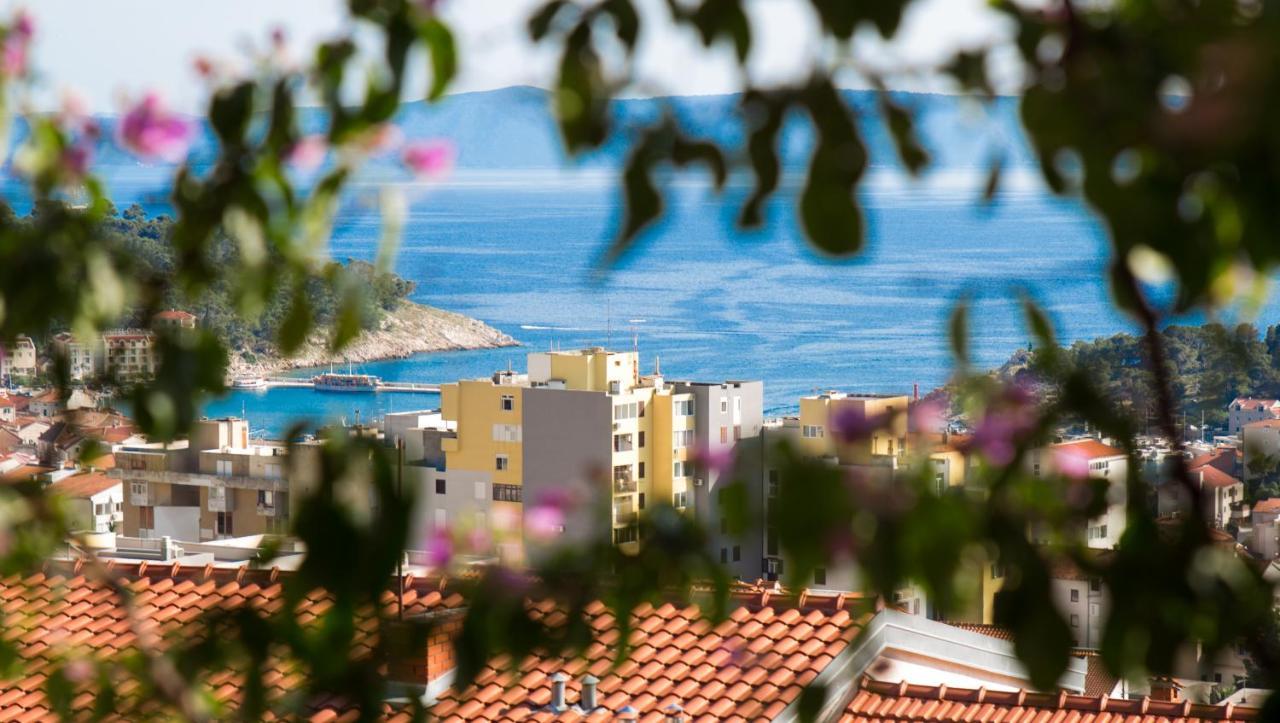 Apartment Iva With Sea View Макарска Екстериор снимка