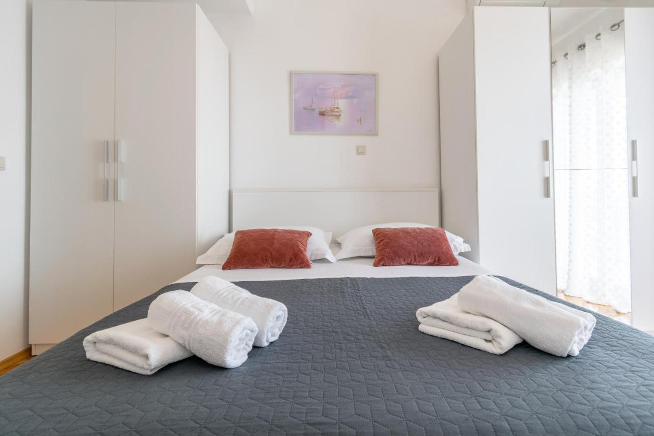 Apartment Iva With Sea View Макарска Екстериор снимка